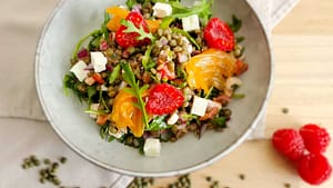 Salade de lentilles, mâche, ricotta et framboises