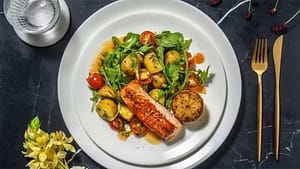 Saumon et légumes du marché rôtis