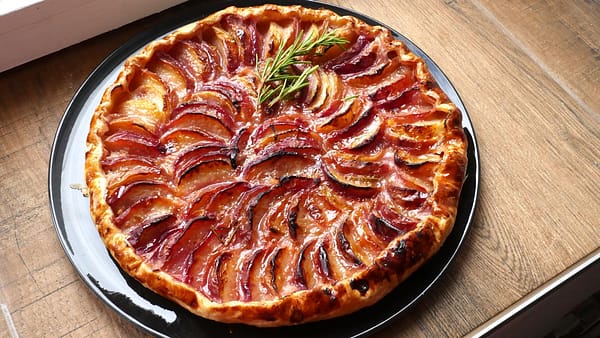 Tarte pêche et romarin