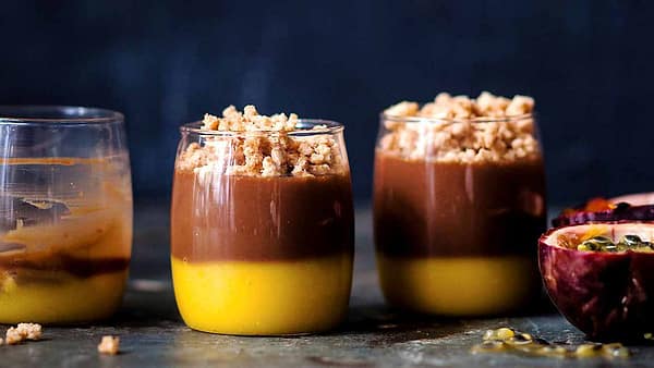 Crème au chocolat et mousse aux fruits de la passion