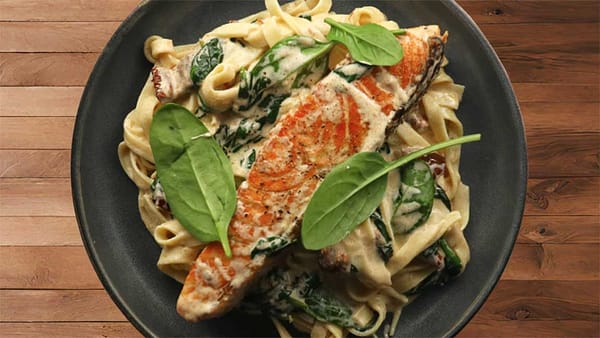 Saumon à la toscane et tagliatelles fraîches