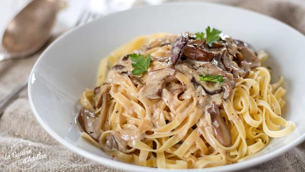 Emincé de poulet aux champignons et tagliatelles