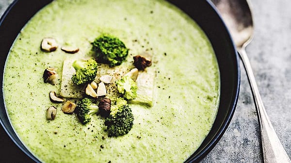 Crème de brocoli aux noisettes